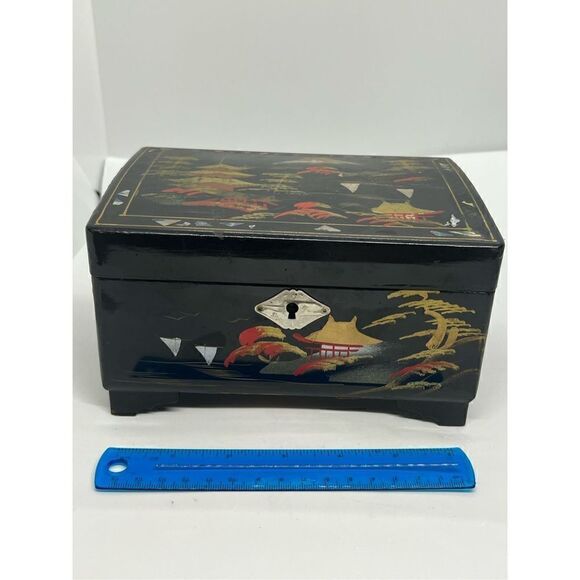 Vintage 1979 Ucagco Japanese Lacquerware Jewelry Box, Felt Lined.  SELLING AS IS - Picture 1 of 11